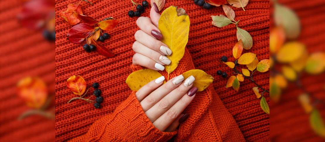 Unghie autunnali 2025: tutto quello che devi sapere su tendenze, colori e idee per una manicure perfetta